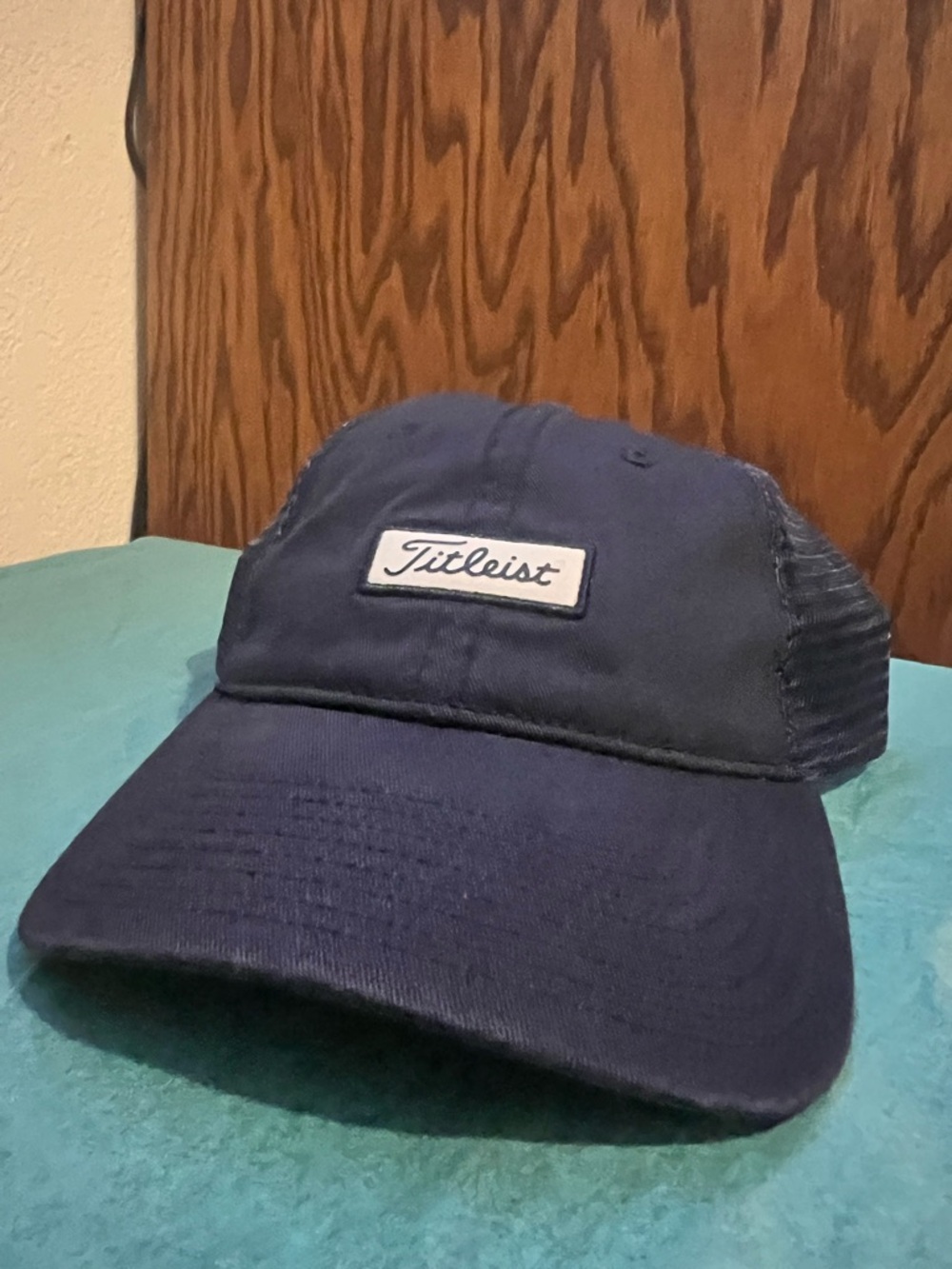 Titleist - men’s Golfer Trucker Navy mesh Golf Hat pre-owned